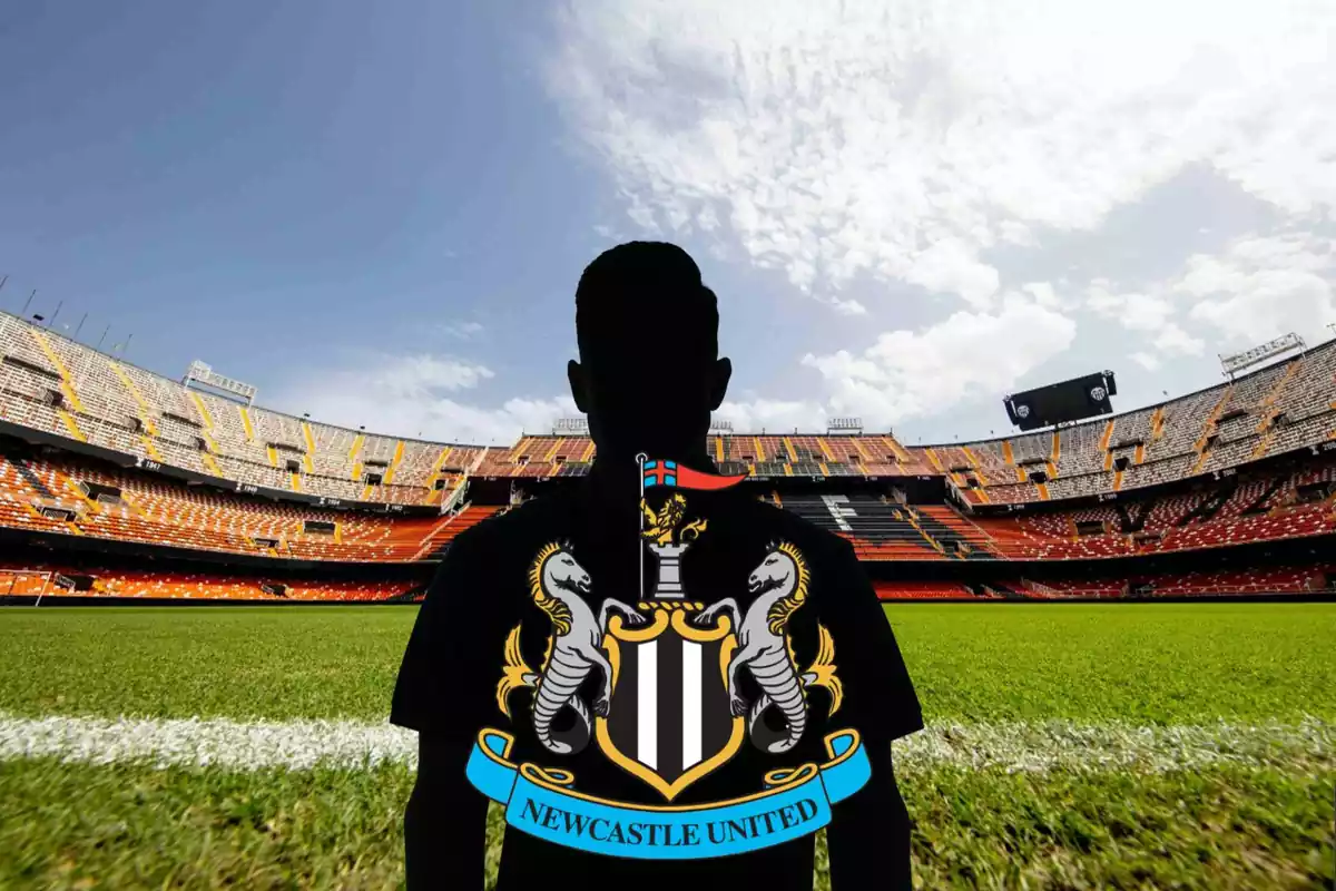 Montage con el estadio de Mestalla, una sombra negra en el centro con el escudo del Newcstle United