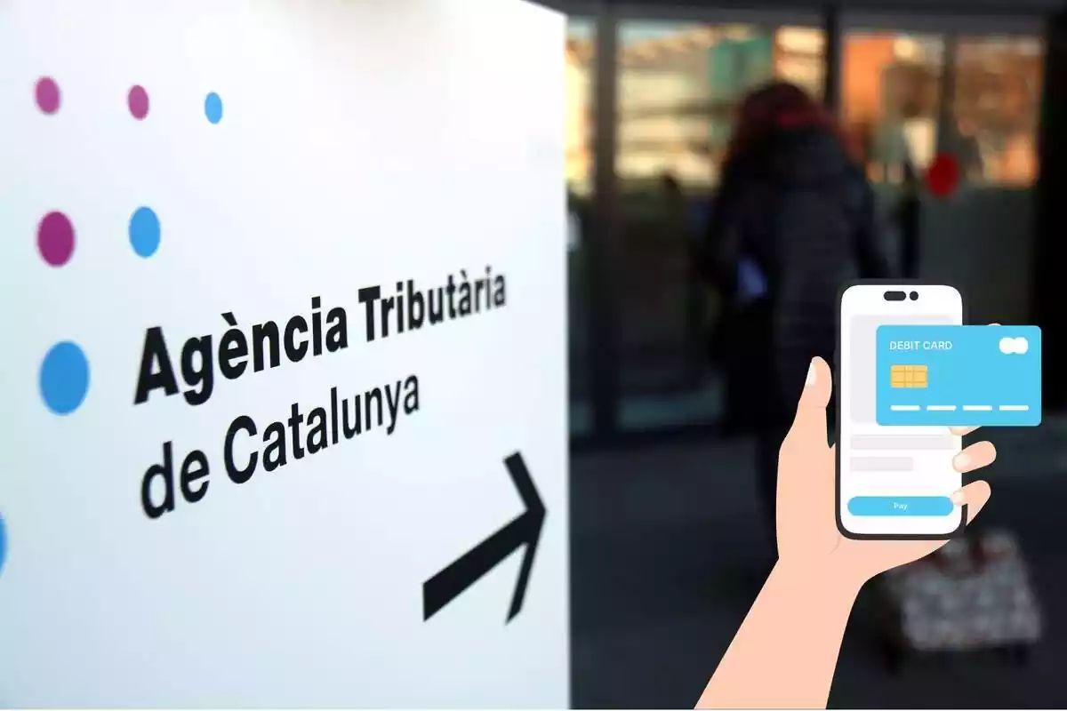 Montaje con una imagen de la Agencia Tributaria de Catalunya y a la derecha un dibujo con una mano, un móvil y una tarjeta de crédito