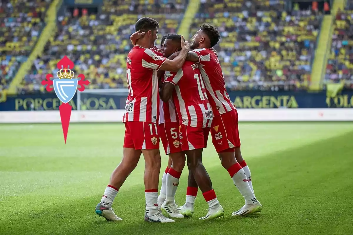 Jugadores de la UD Almería celebrando un gol