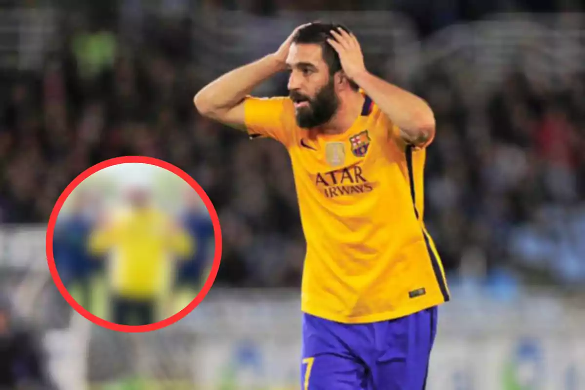 Arda Turan en un partido con el Barça