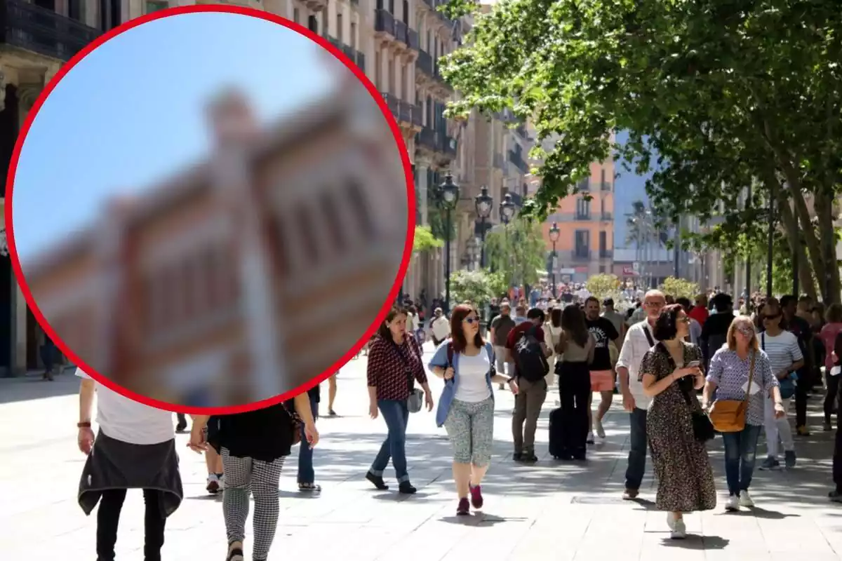 Montaje con una imagen de personas paseando por Barcelona y a la izquierda, dentro de un círculo, el complejo cultural referenciado en la noticia