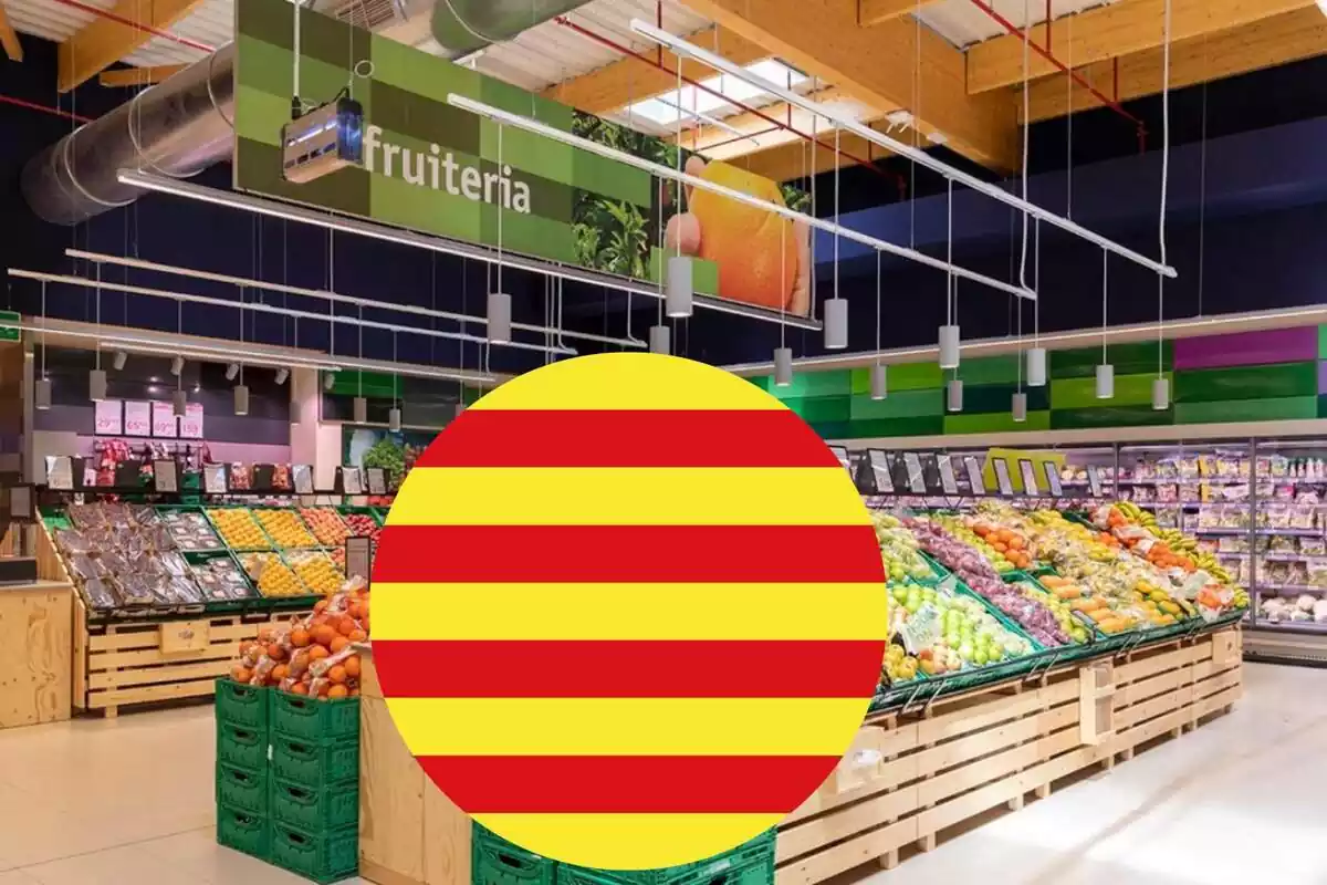Montaje con una imagen del interior de un establecimiento Bonpreu y en el centro una bandera catalana