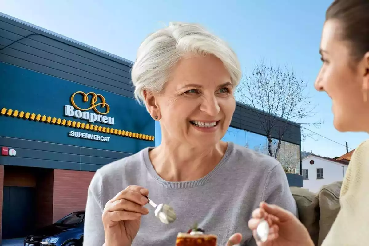 Montaje con una imagen del exterior de un establecimiento Bonpreu y en primer término dos mujeres comiendo un trozo de pastel
