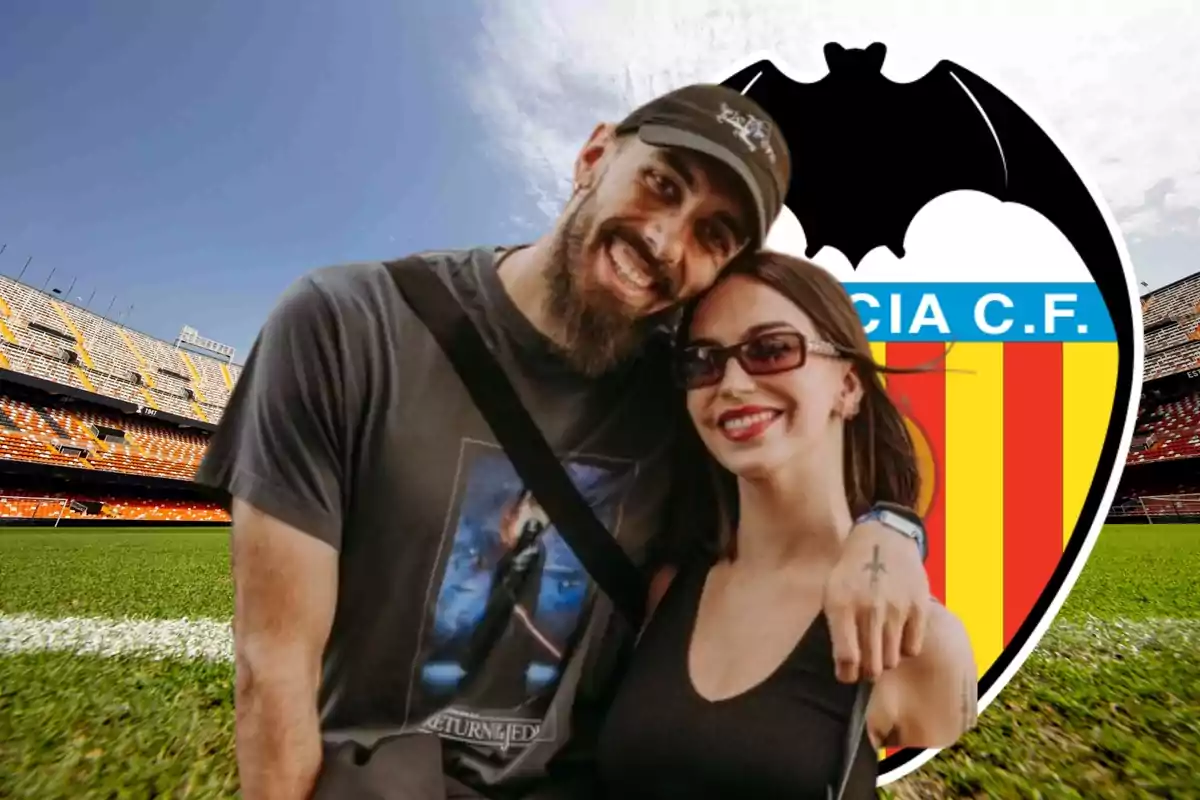 Borja Iglesias y María Valero; y Mestalla de fondo