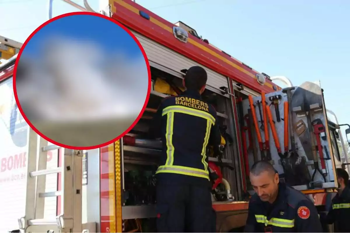 Bomberos de Barcelona trabajando en un camión de bomberos con herramientas y equipo.