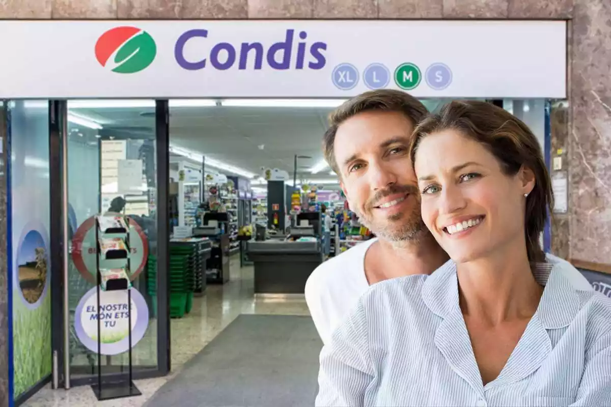 Montaje con una imagen del exterior de un establecimiento Condis y en primer término una pareja formada por un hombre y una mujer