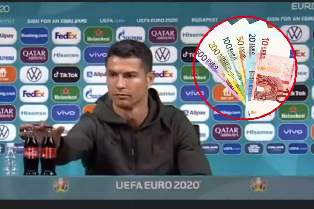 Cristiano Ronaldo en rueda de prensa. En la esquina superior derecha, billetes de varias cantidades de euros