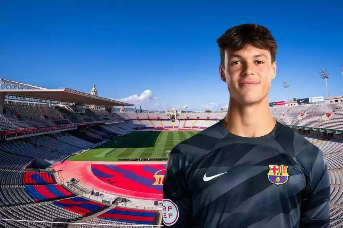 Un jugador de fútbol con el uniforme del FC Barcelona posando frente a un estadio vacío.