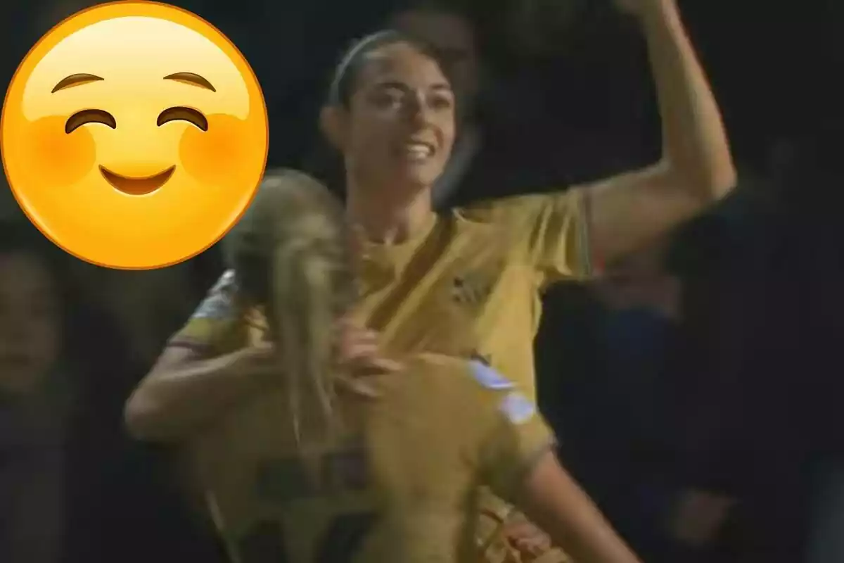 Montage con Aitana Bonmatí celebrando un gol del Barça con Fridolina Rölfo y un emoticono sonrojado arriba a la izquierda