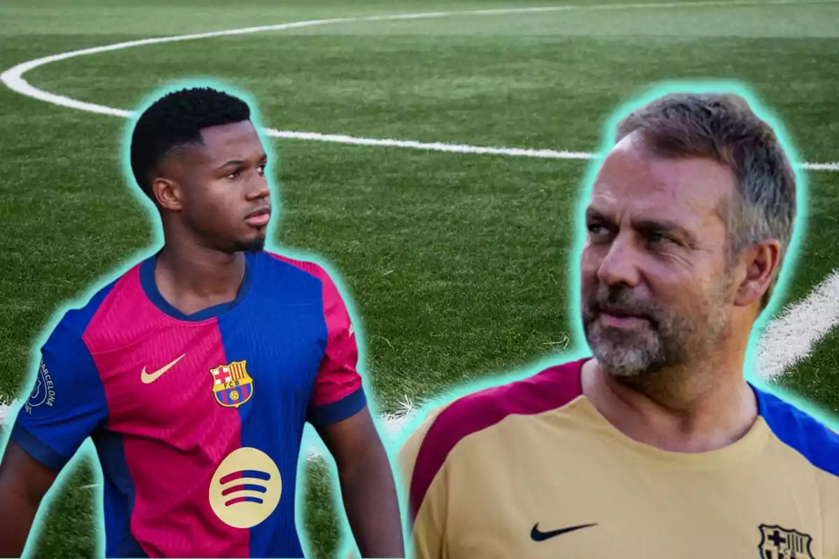 Dos personas en un campo de fútbol, una con la camiseta del FC Barcelona y otra con una camiseta de entrenamiento.