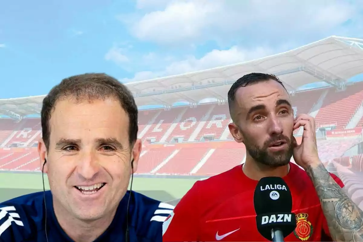 Dos hombres en un estadio de fútbol, uno de ellos con una camiseta roja y un micrófono de DAZN.