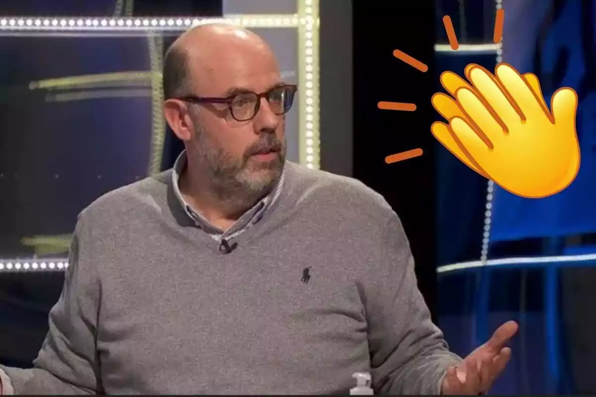 Jordi Basté sentado, siendo entrevistado en TV3