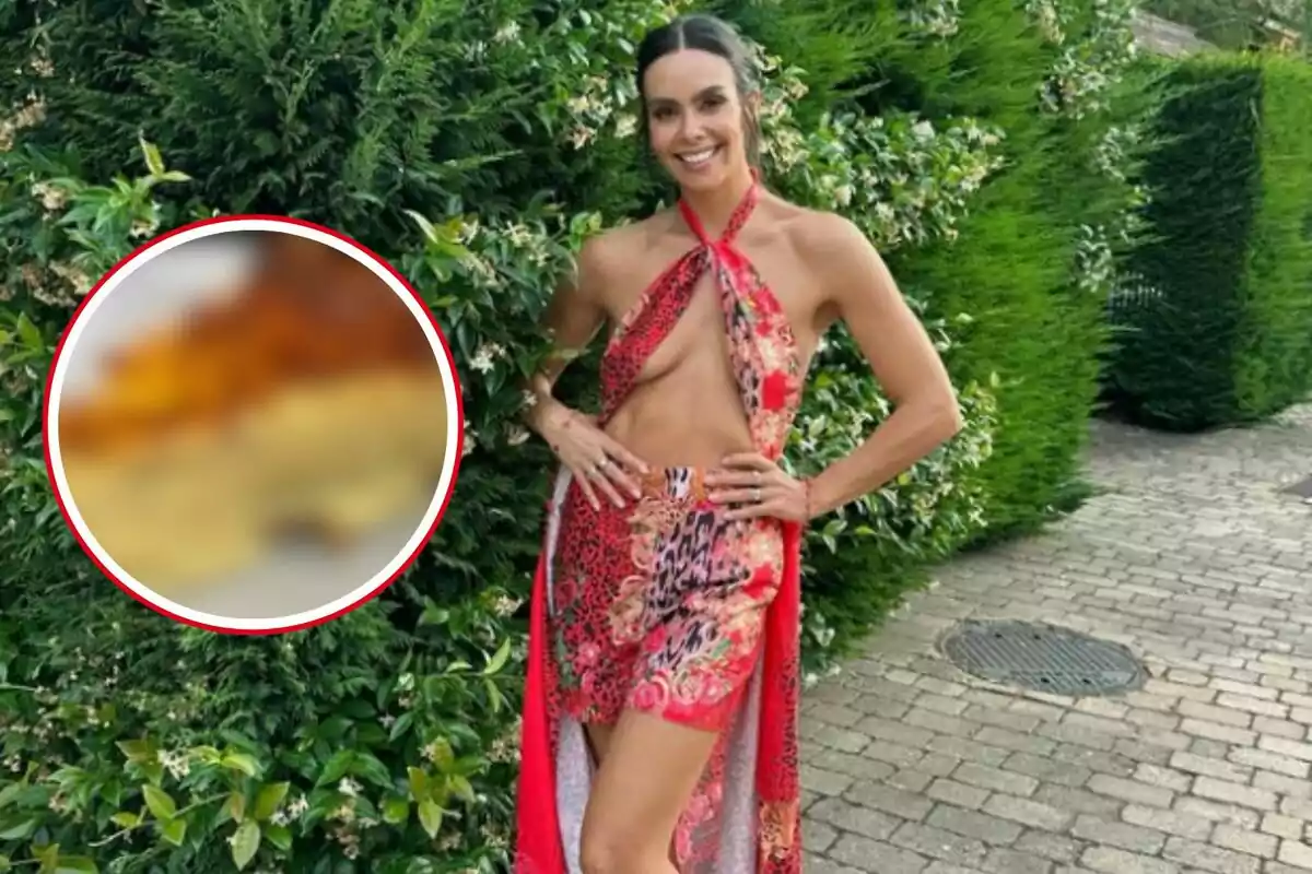 Una mujer sonriente posa en un jardín con un vestido colorido y revelador, mientras un círculo borroso en la esquina izquierda destaca un objeto no identificado.