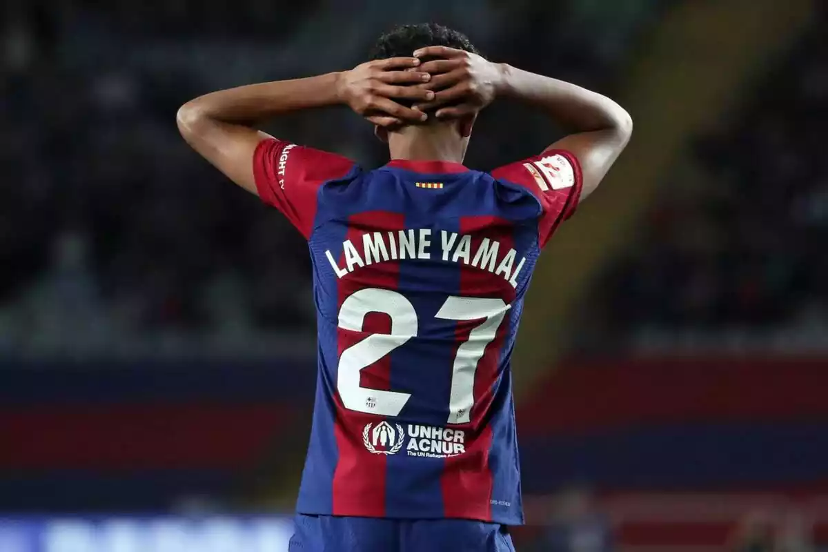 Lamine Yamal en el partido vs PSG