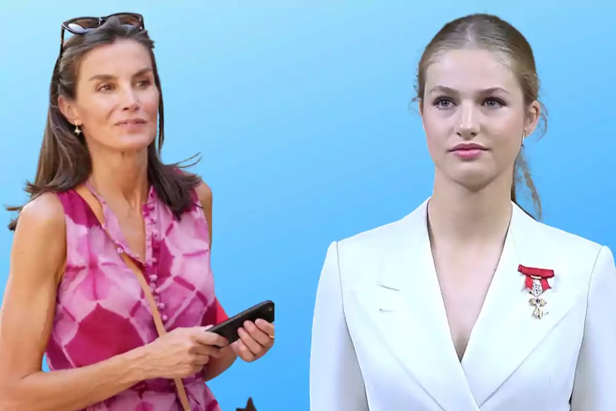 Dos mujeres posando frente a un fondo azul, una de ellas lleva un vestido rosa y sostiene un teléfono, mientras que la otra viste un traje blanco con una medalla.