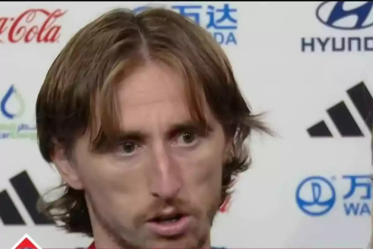 Luka Modric atendiendo a la prensa