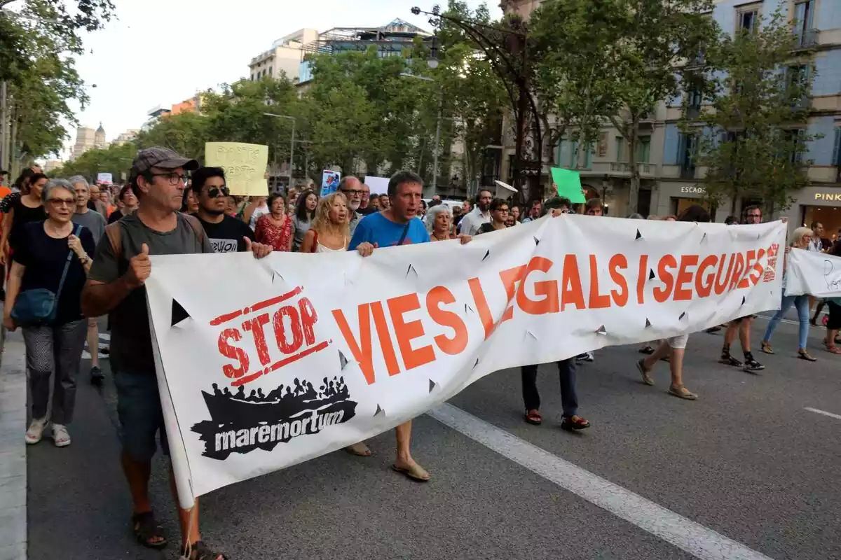 Personas manifestándose en Barcelona
