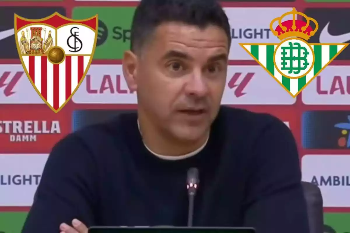 Montaje con una imagen de Míchel, entrenador del Girona, en rueda de prensa. A los lados los escudos del Sevilla FC y del Real Betis