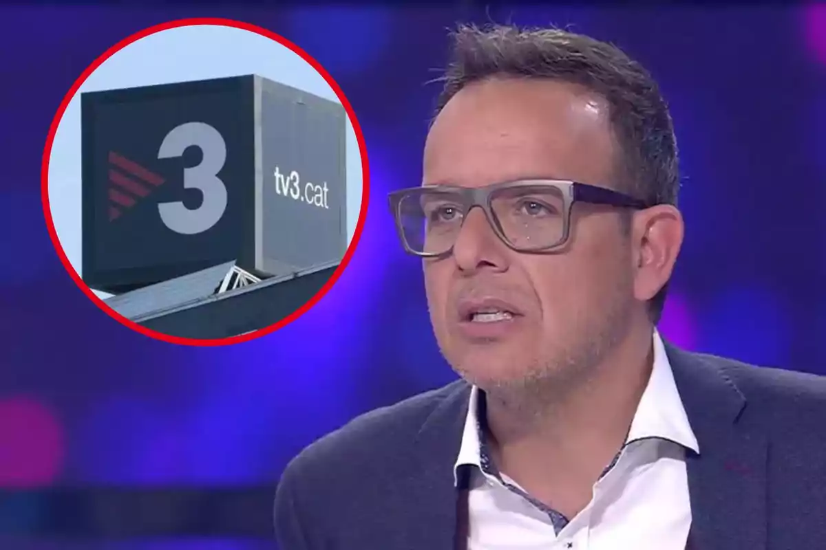 Un hombre con gafas aparece en un programa de televisión con un logotipo de TV3 en un recuadro rojo.