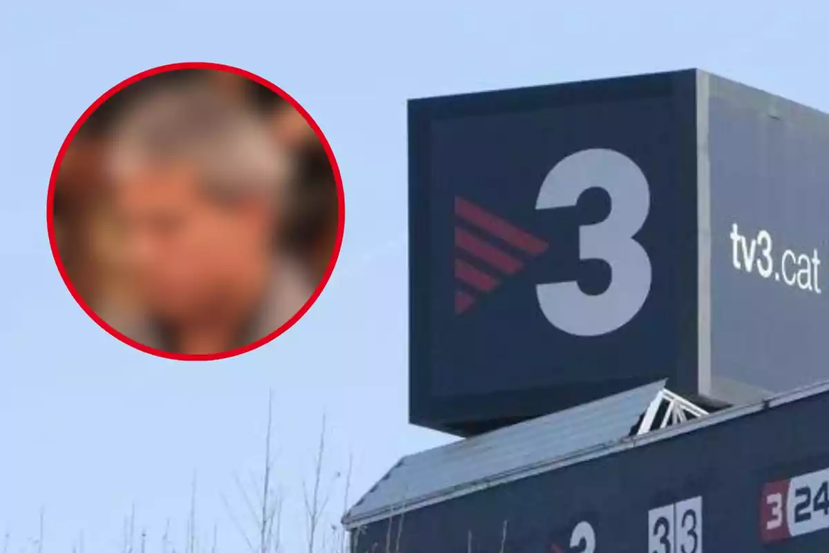 Un edificio con el logotipo de TV3 y la dirección web tv3.cat, con una imagen borrosa de una persona en un círculo rojo en la esquina superior izquierda.