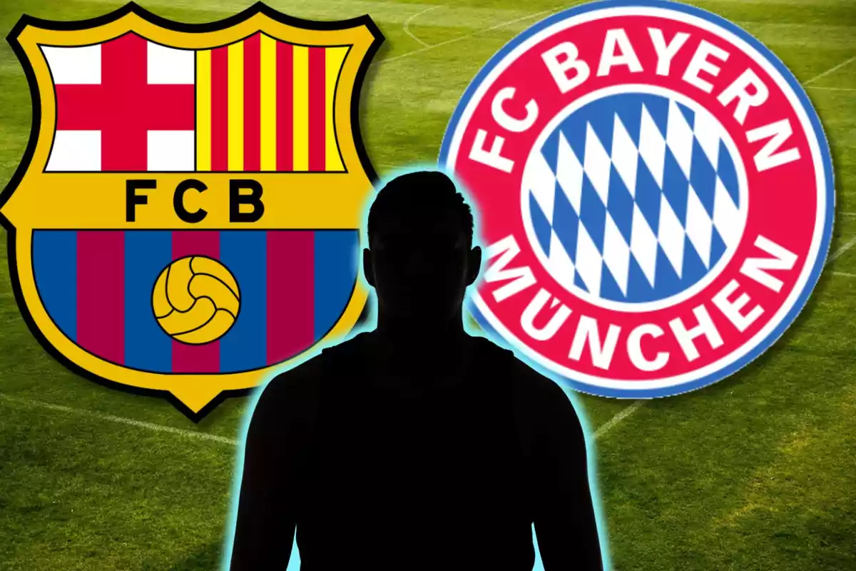 Silueta de una persona entre los escudos del FC Barcelona y el FC Bayern Múnich sobre un campo de fútbol.