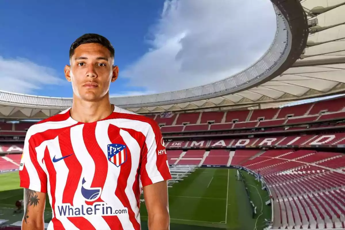 Montaje con una imagen del Cívitas Metropolitano de fondo y en primer término Nahuel Molina con la camiseta del Atlético de Madrid
