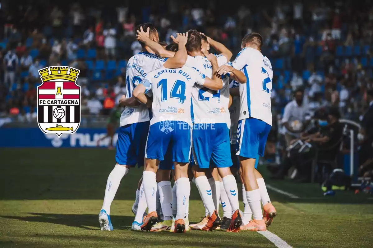 Jugadores del Tenerife celebrando un gol