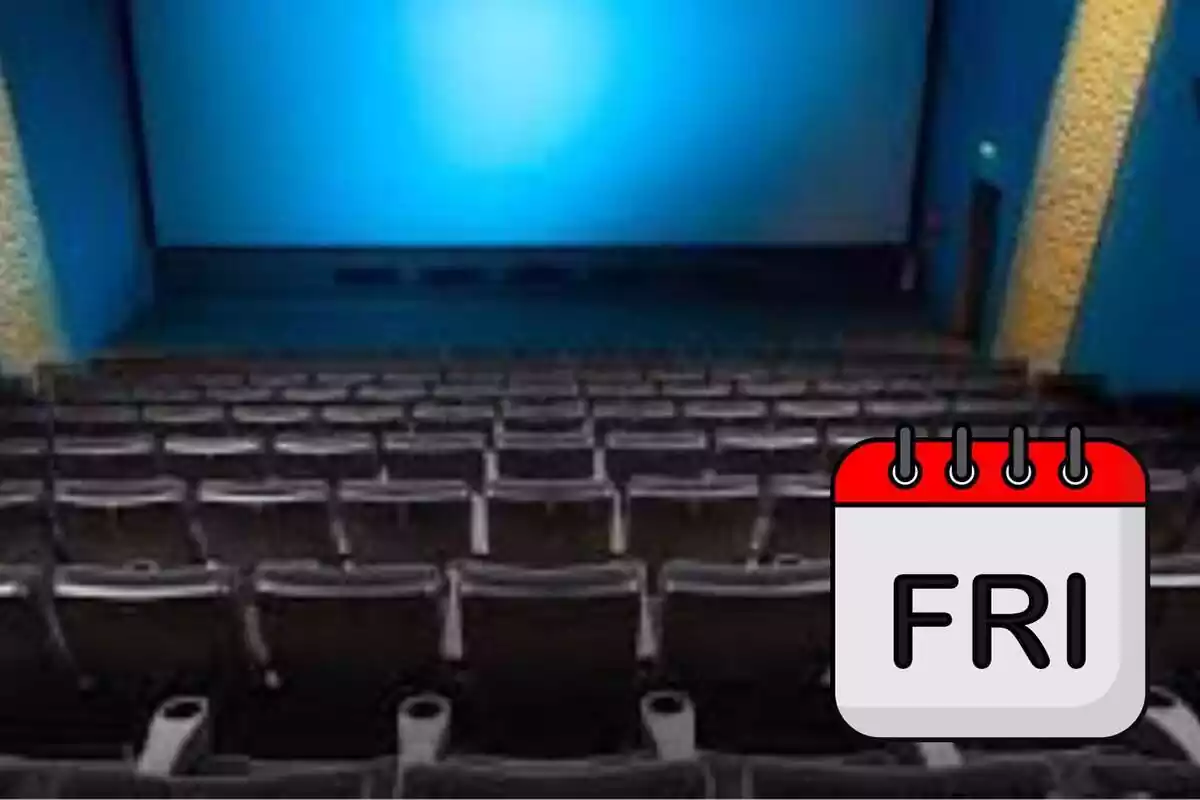 Sala de cine con pantalla y butacas y un calendario