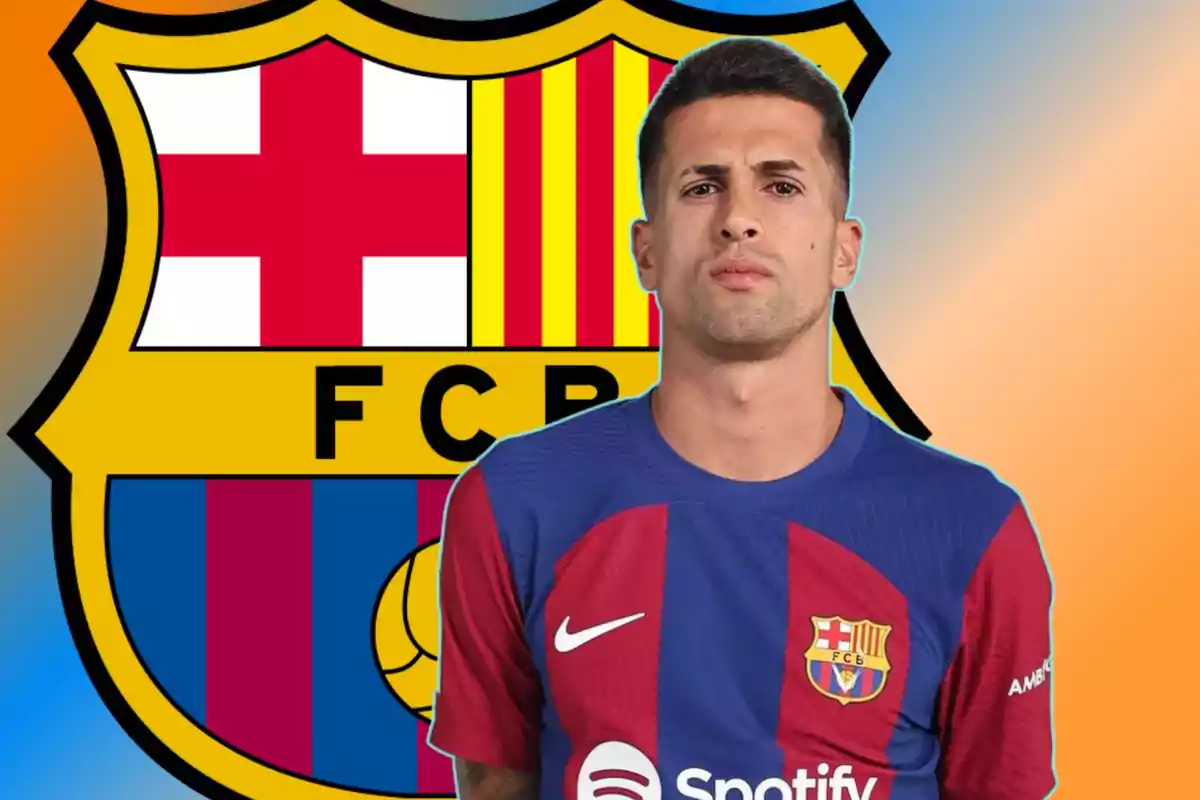 Un jugador del FC Barcelona con el escudo del club de fondo.