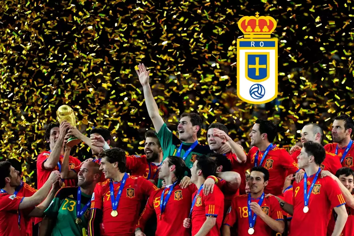 Selección española levantando el Mundial