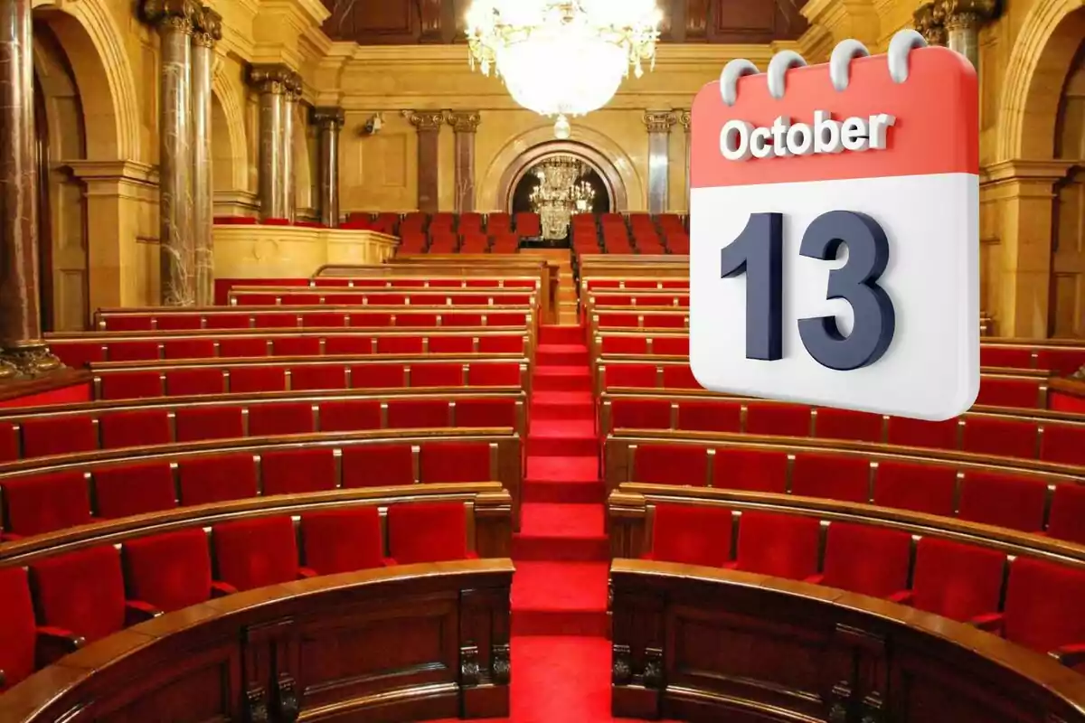 Un calendario con la fecha 13 de octubre sobre un salón de asientos rojos en un edificio histórico.