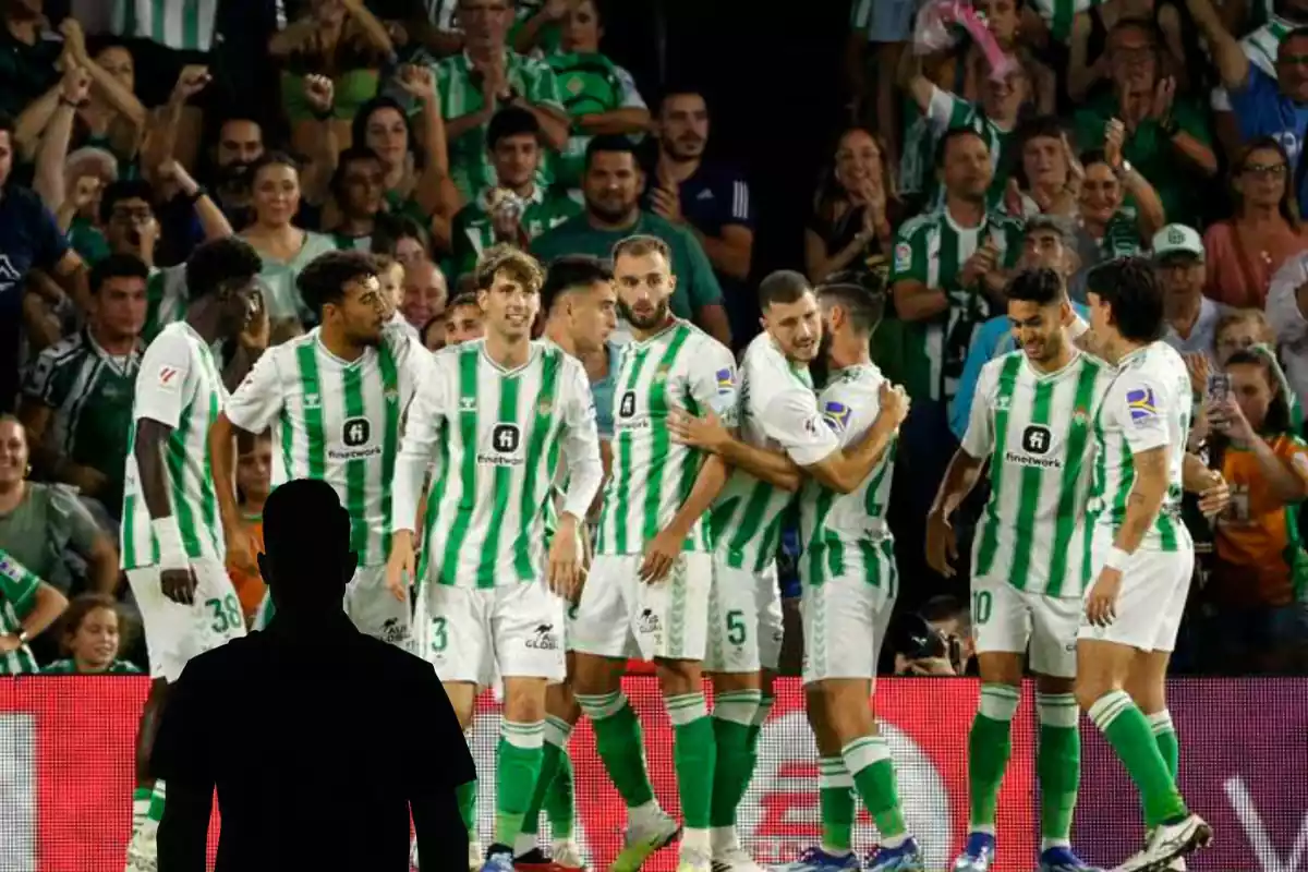 Montage con una sombra en la parte inferior izquierda y en el centro los jugadores del Real Betis celebrando un gol