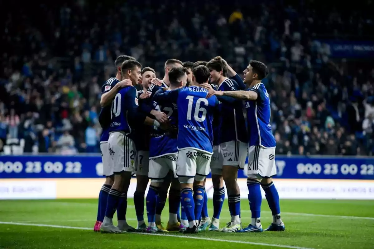 Jugadores del Oviedo celebrando un gol