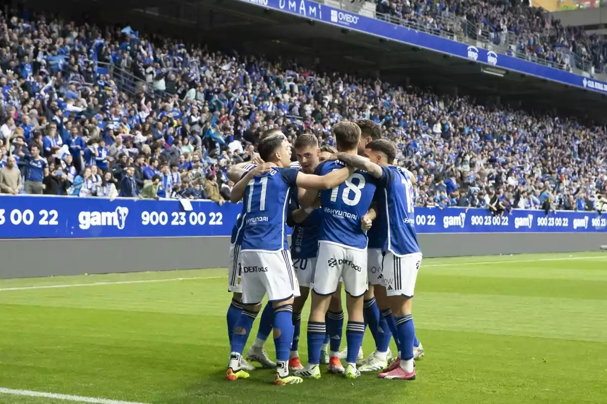 Jugadores del Oviedo celebrando un gol