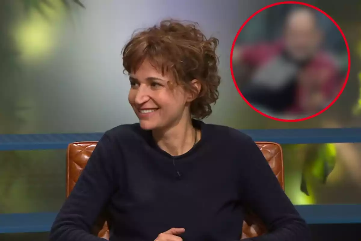 Montaje con una imagen de Sílvia Bel durante una entrevista. A la derecha una imagen desenfocada con el actor Karra Elejalde