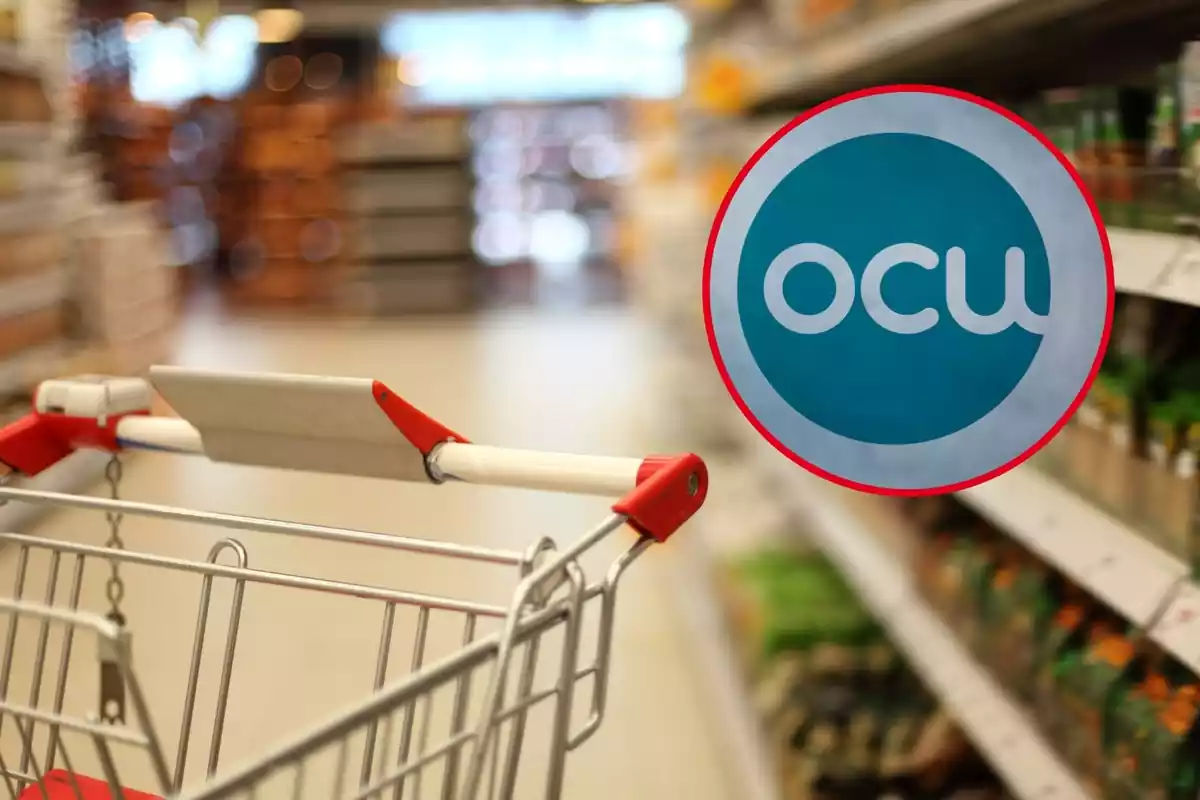 Fragmento de carro en calle de supermercado desenfocada y círculo rojo con el logo de la OCU encima, en la parte superior derecha de la imagen