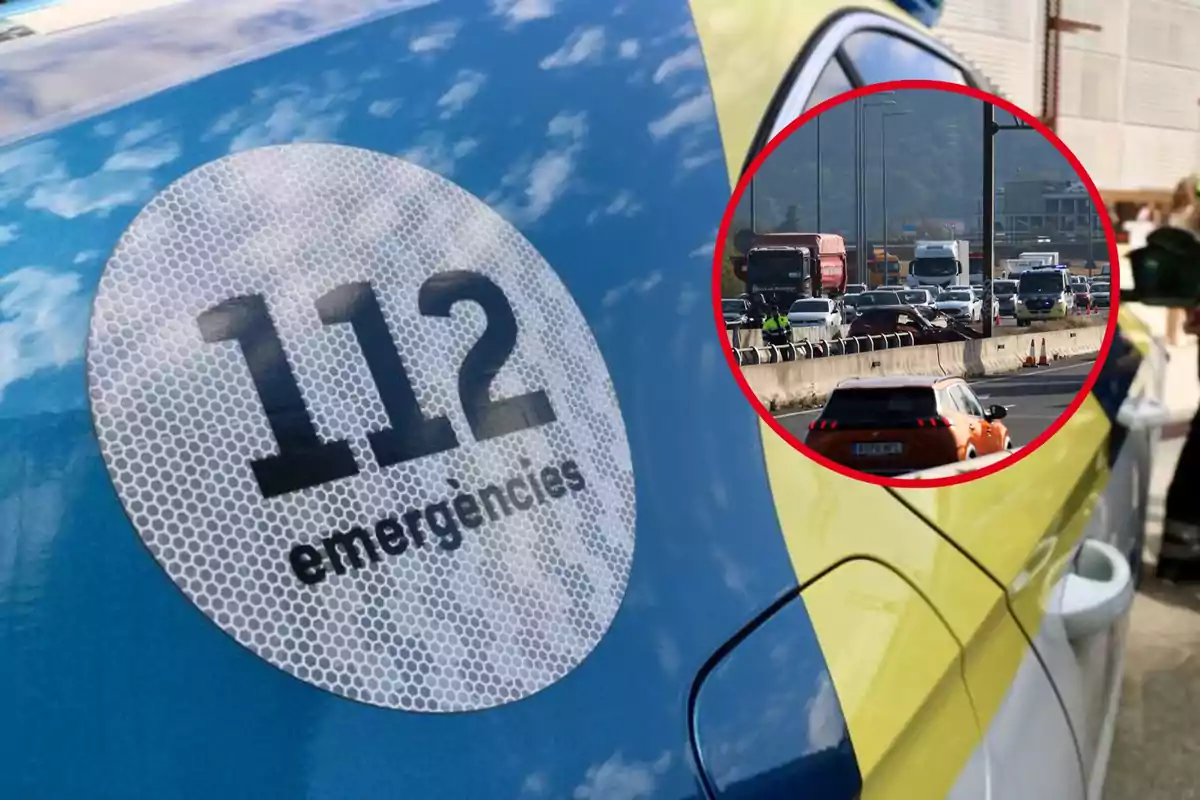 Un coche de emergencias con el número 112 en la puerta y una imagen insertada de un atasco en una carretera.