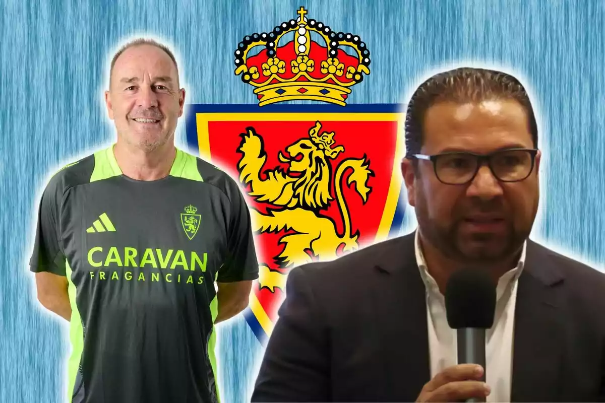 Dos hombres posan frente a un escudo con un león y una corona. El hombre a la izquierda lleva una camiseta deportiva con el logo de "CARAVAN FRAGANCIAS", mientras que el hombre a la derecha sostiene un micrófono y viste un traje.