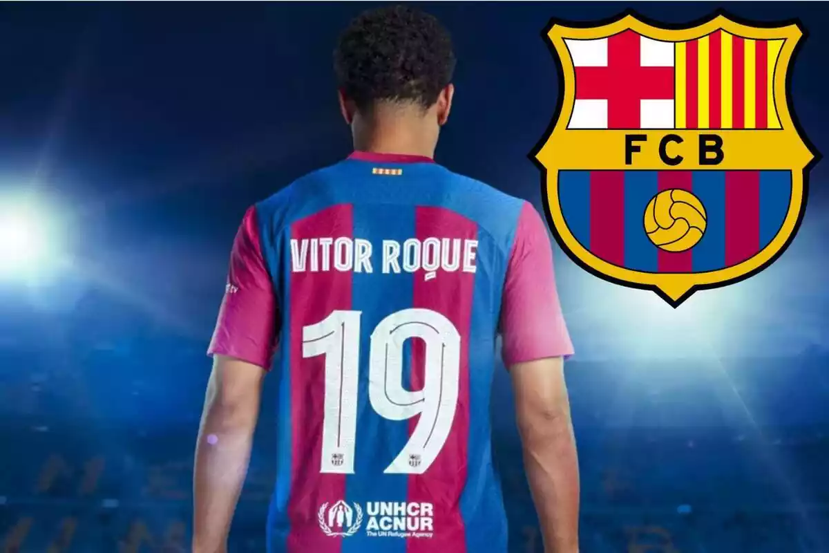 Vítor Roque, de espaldas, con la camiseta del Barça. En la esquina superior derecha, el escudo del FC Barcelona
