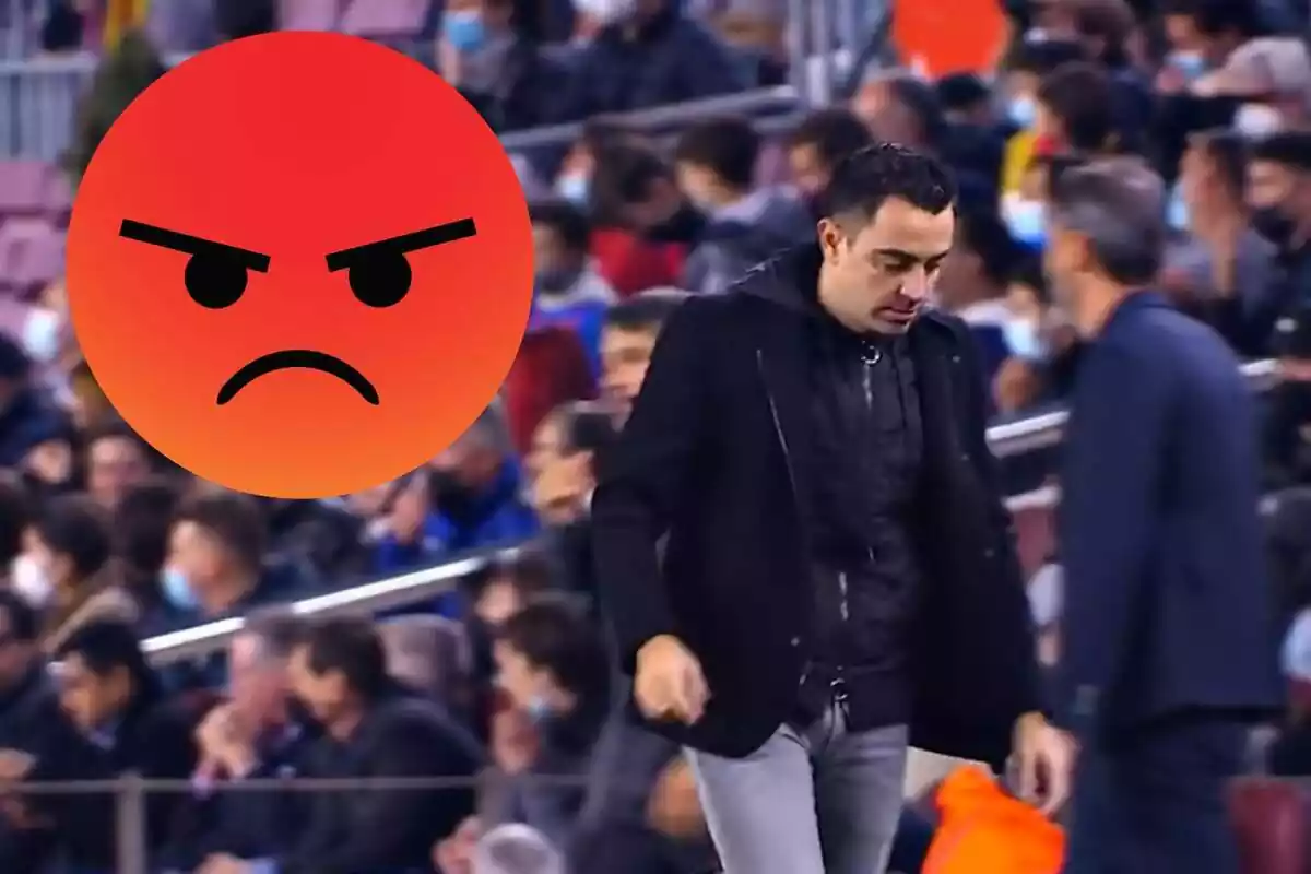 Montaje con una imagen de Xavi entrenando durante un partido de fútbol y en la esquina superior izquierda una cara de enfado